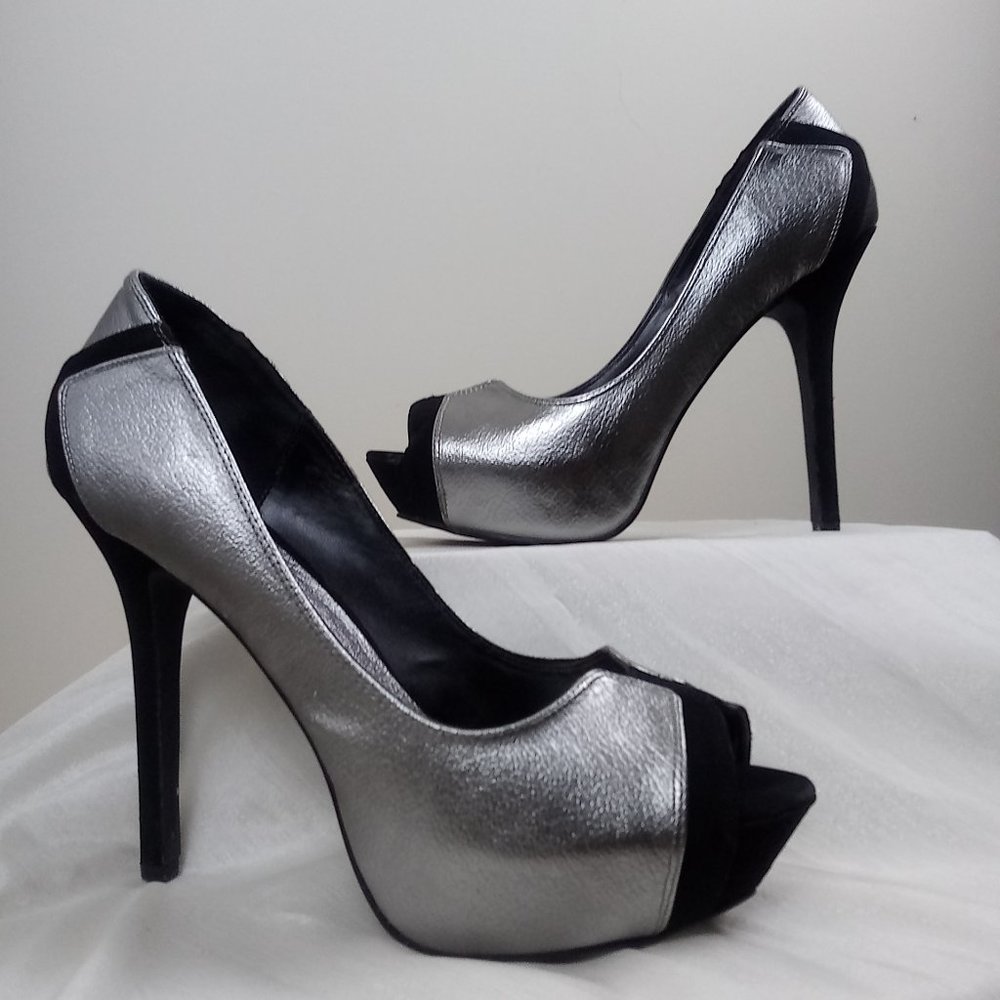 Black and silver ladies pumps